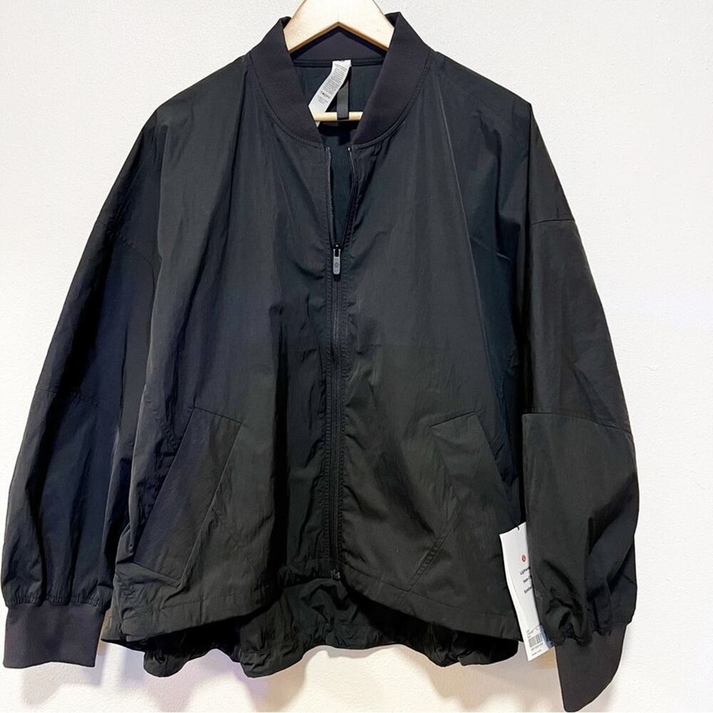 Lululemon NEW Lightweight Hem-Cinch Bomber Jacket size medium Black